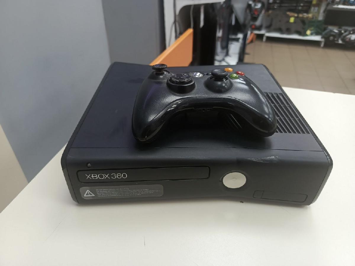 Игровая приставка Xbox 360;