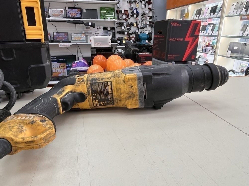Перфоратор Dewalt D25143K
