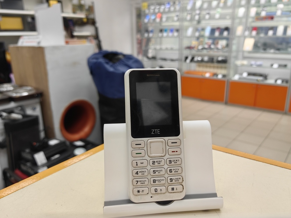 Мобильный телефон ZTE F327