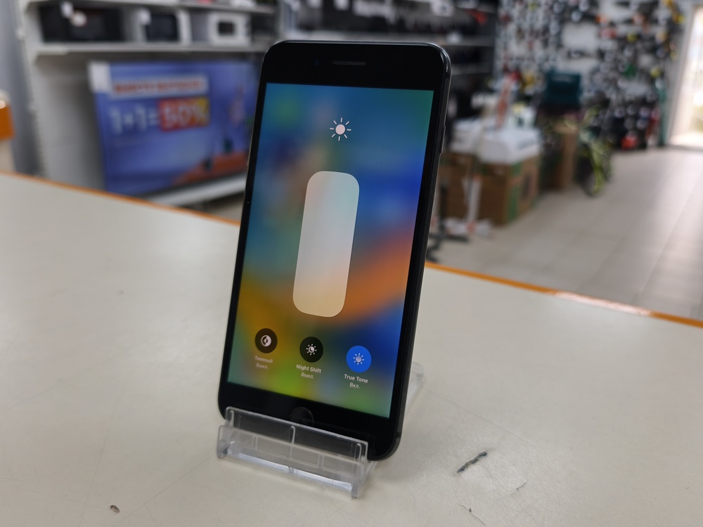 Смартфон Apple iPhone 8 Plus 64Gb