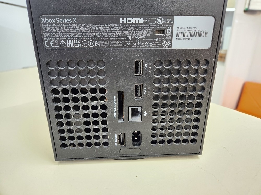 Игровая приставка Xbox Series X 1Tb