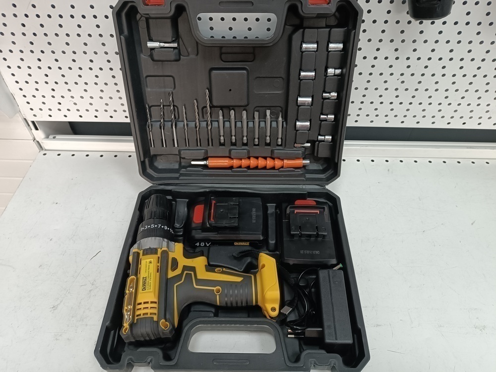 Шуруповерт Dewalt 48V
