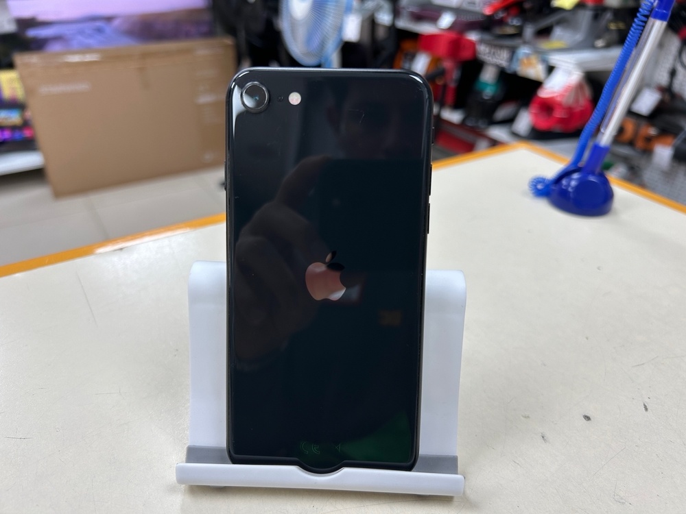 Смартфон Apple iPhone SE 2020 64Gb
