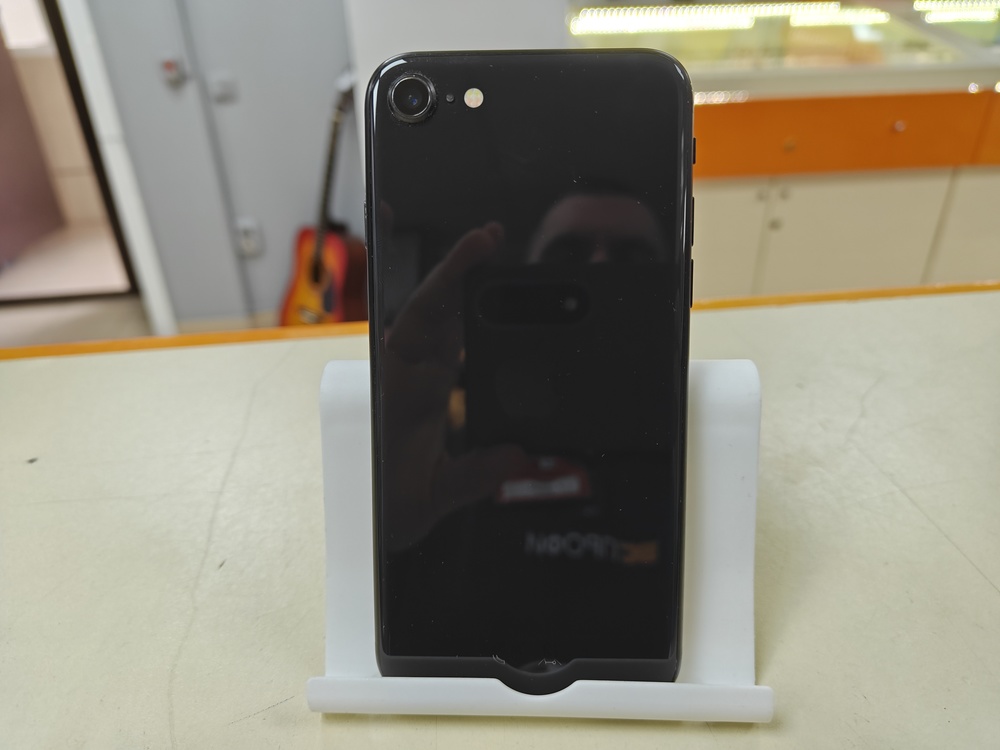 Смартфон Apple iPhone SE 2020 64Gb