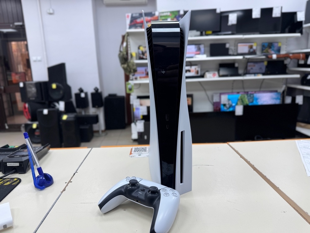 Игровая приставка PlayStation 5 825Gb (С дисководом)