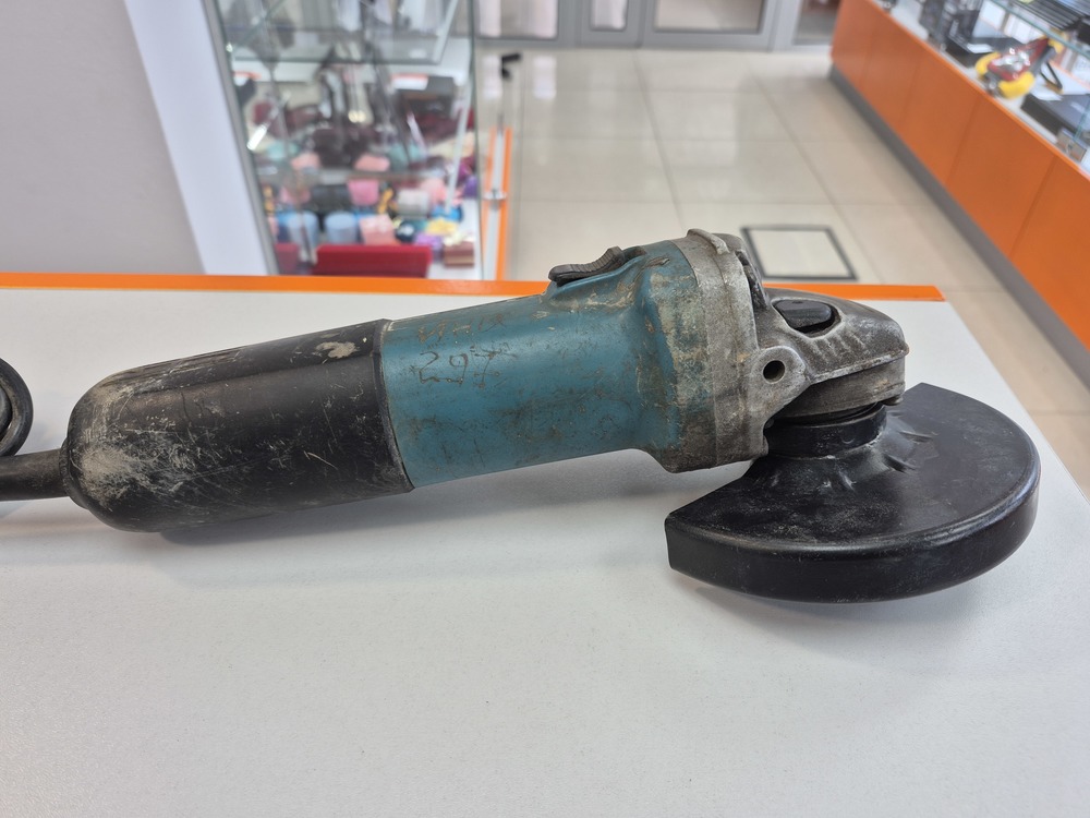 Угловая шлифмашина Makita 9558HN