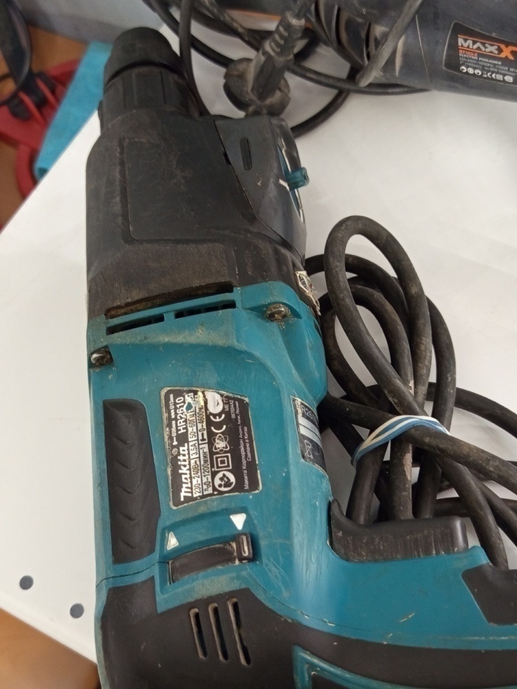 Перфоратор Makita HR2610