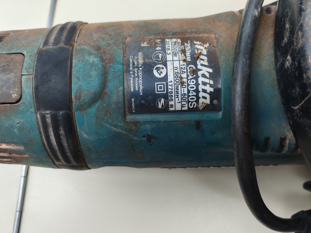 Угловая шлифмашина Makita GA9040S