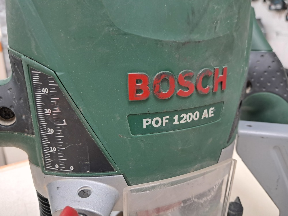 Фрезер Bosch POF 1200AE