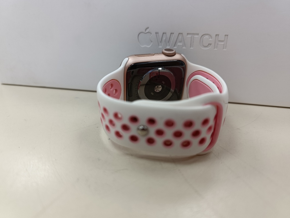 Смарт-часы Apple Watch Series 5 40 мм