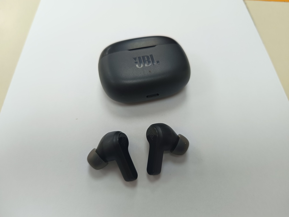 Наушники беспроводные JBL T215TWS;