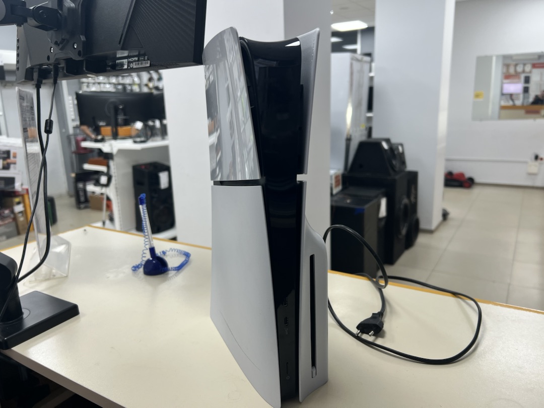 Игровая приставка PlayStation 5 825Gb (С дисководом)