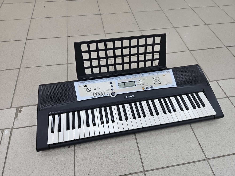 Синтезатор Yamaha psr-r200