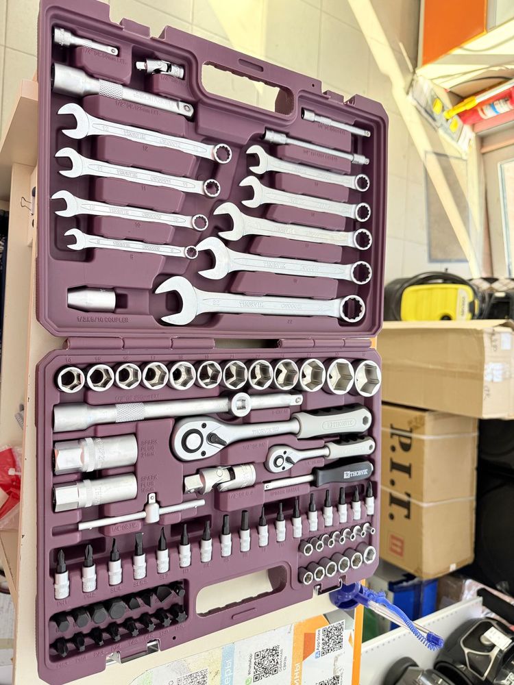 Набор инструментов Thorvik UTS0082