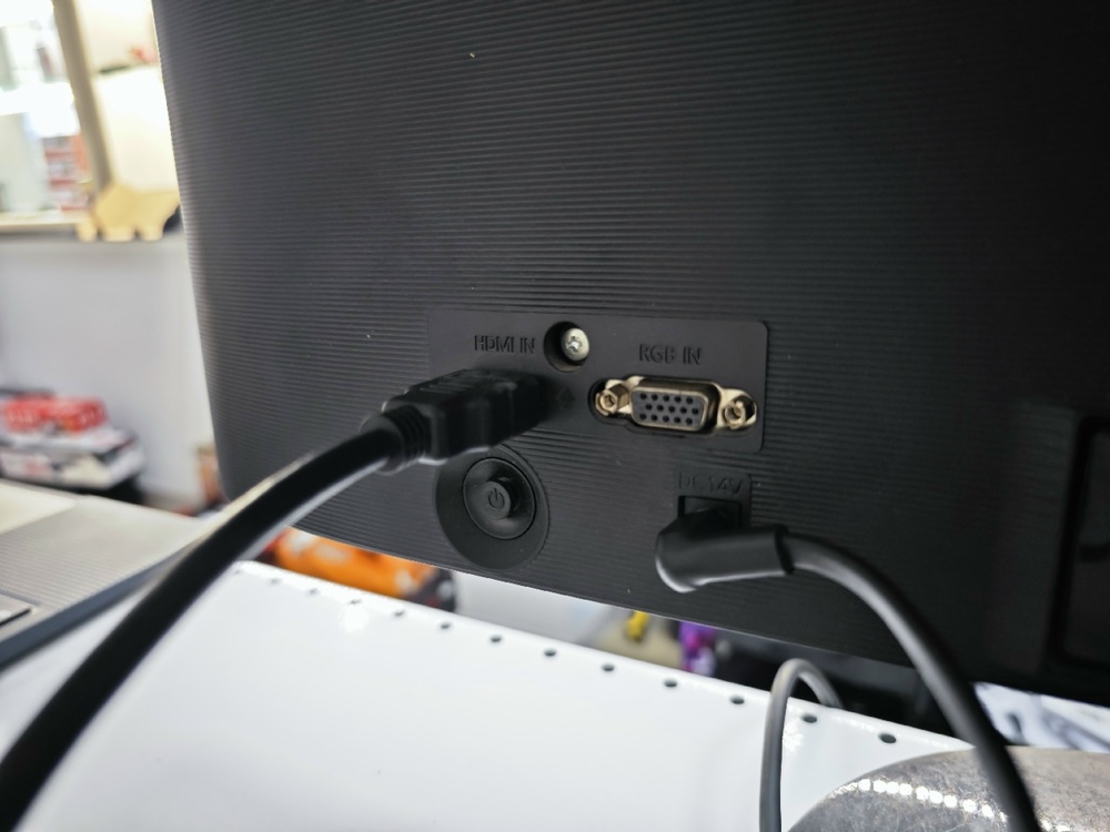 Монитор Samsung S24F354FHI