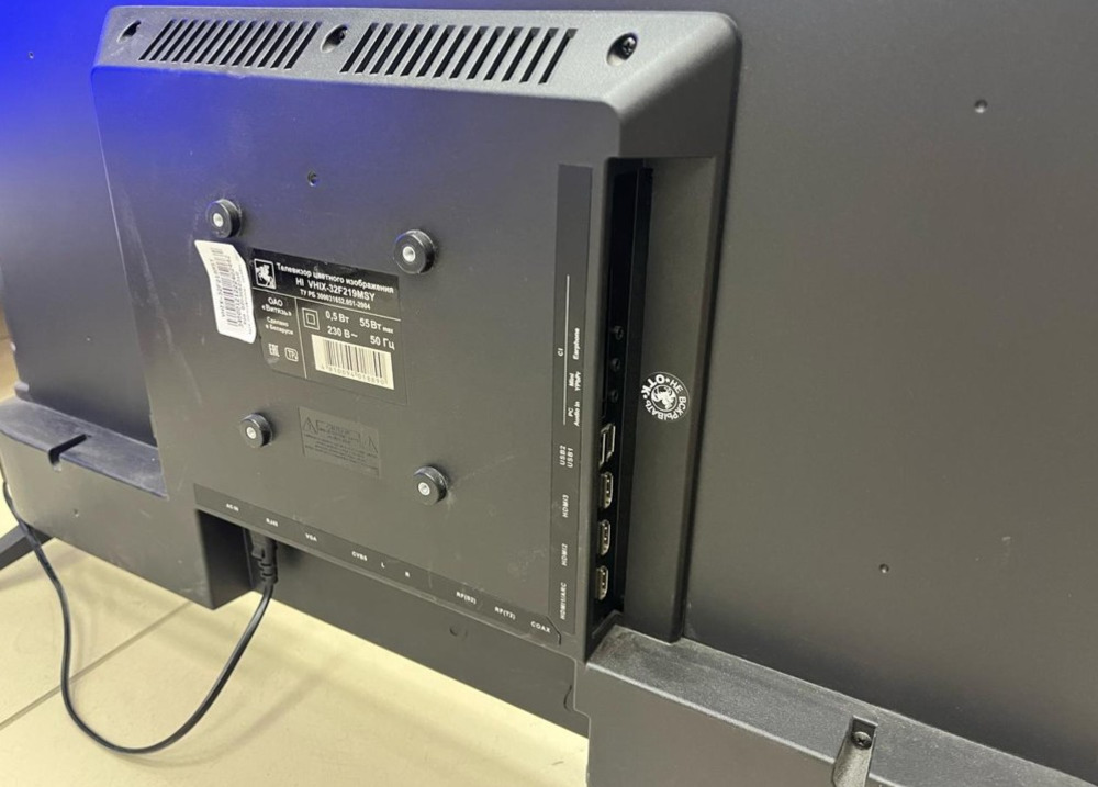 LED Телевизор HI HT-32H01FB