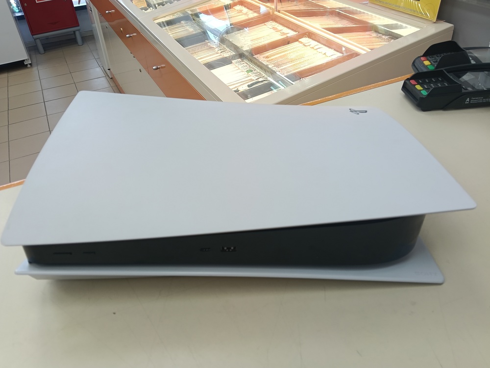 Игровая приставка PlayStation 5 825Gb (С дисководом)