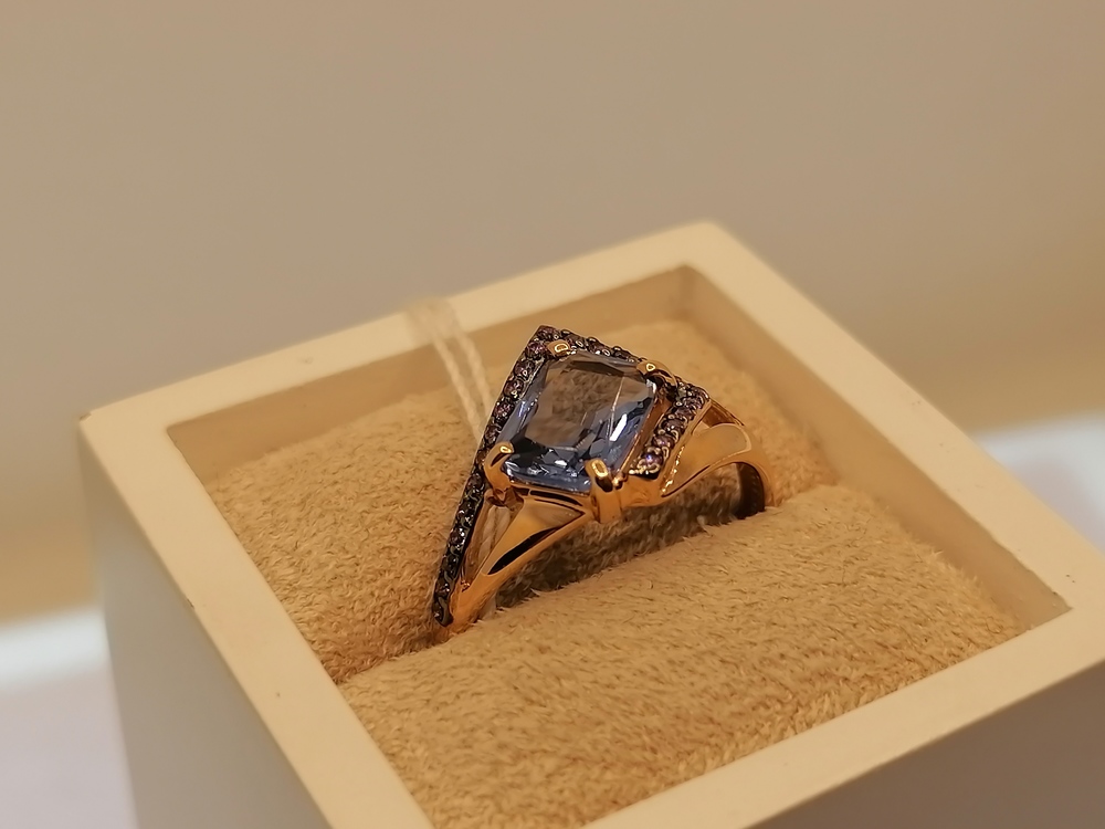 КОЛЬЦО С КАМНЯМИ (Au 585)