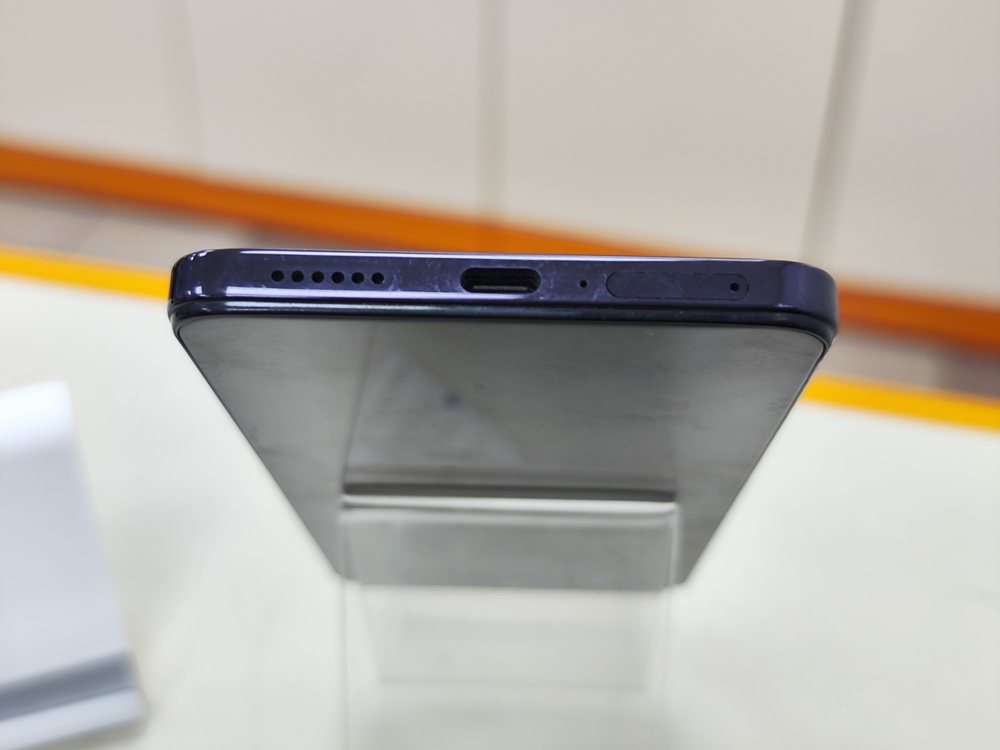 Смартфон Vivo V50 Lite 8/256