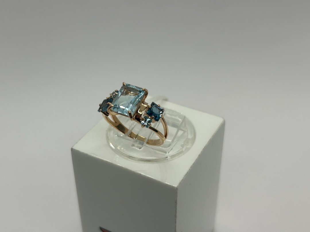 КОЛКМИ585 КОЛЬЦО С КАМНЯМИ (Au 585)