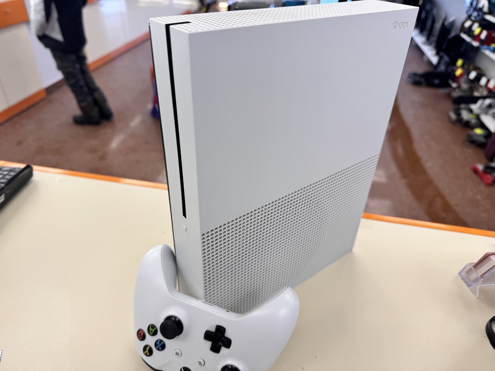 Игровая приставка Xbox One S 1TB