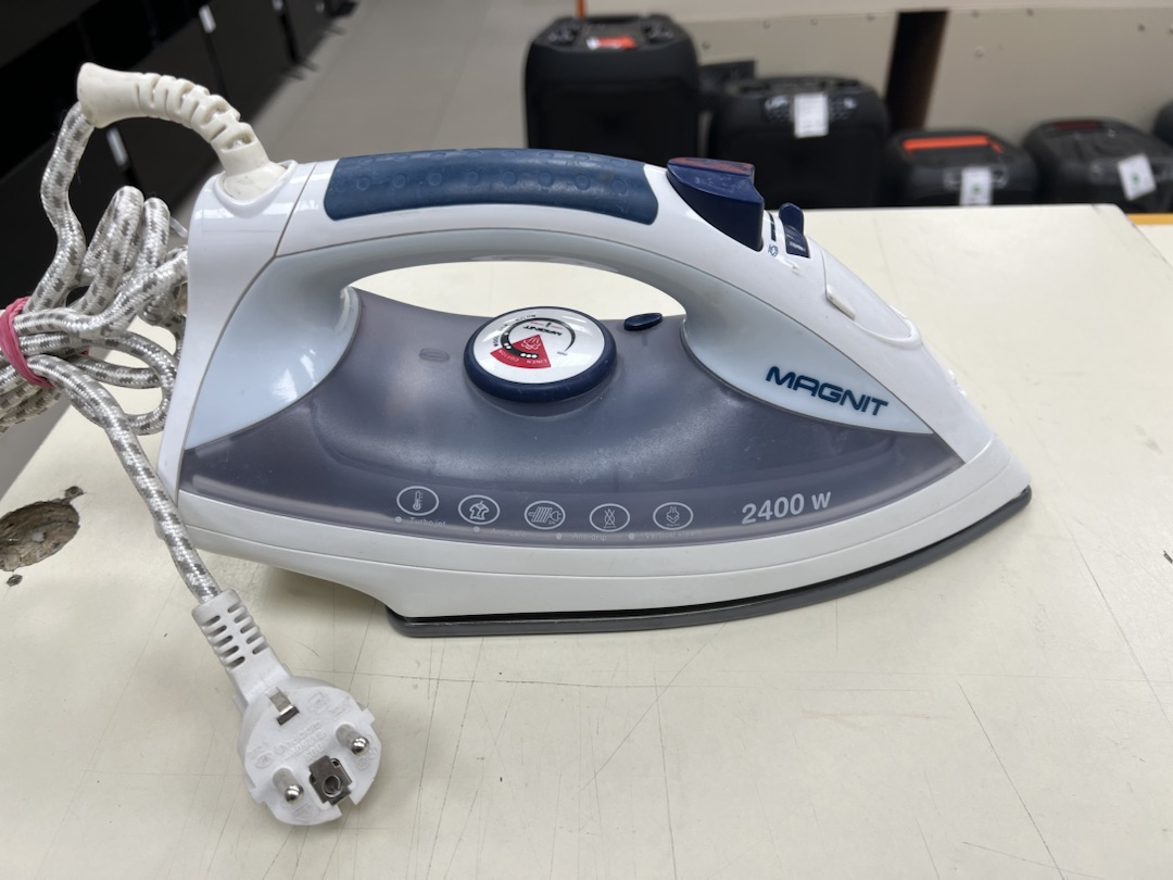 Утюг Magnit RMI 1419