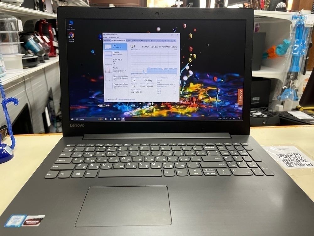 Ноутбук Lenovo; Core i5-8250U, Intel UHD Graphics 620, 8 Гб, 256 Гб, Нет