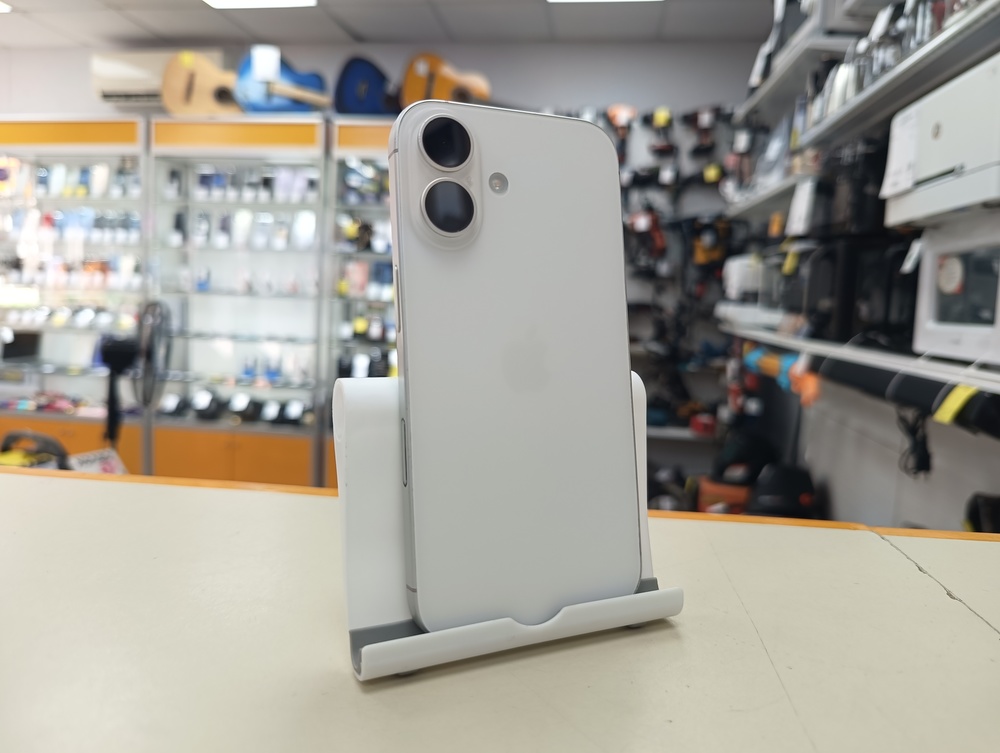 Смартфон Apple Iphone 16 128Gb