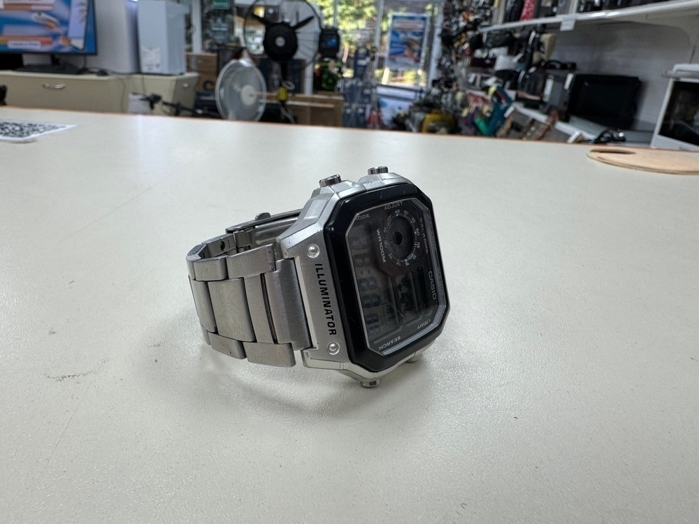 Часы наручные Casio AE-1200WH
