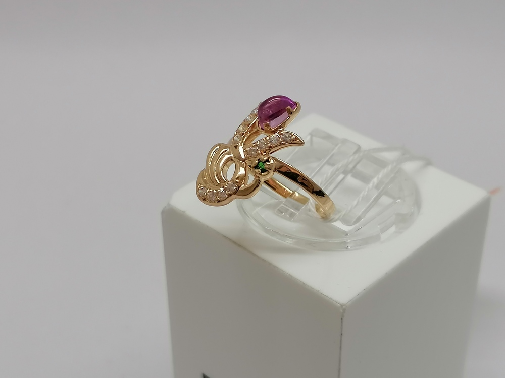 КОЛЬЦО С КАМНЯМИ (Au 585)