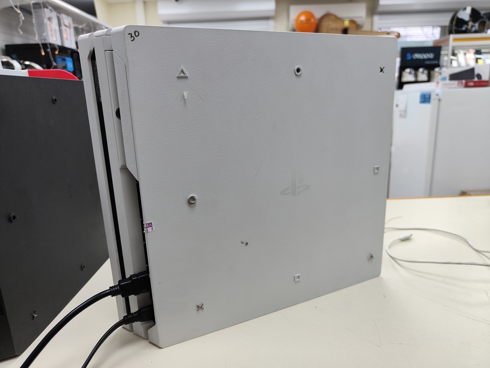 Игровая приставка PlayStation 4 Pro 1Tb