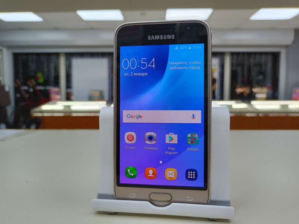 Смартфон Samsung Galaxy J1 2016 1/8