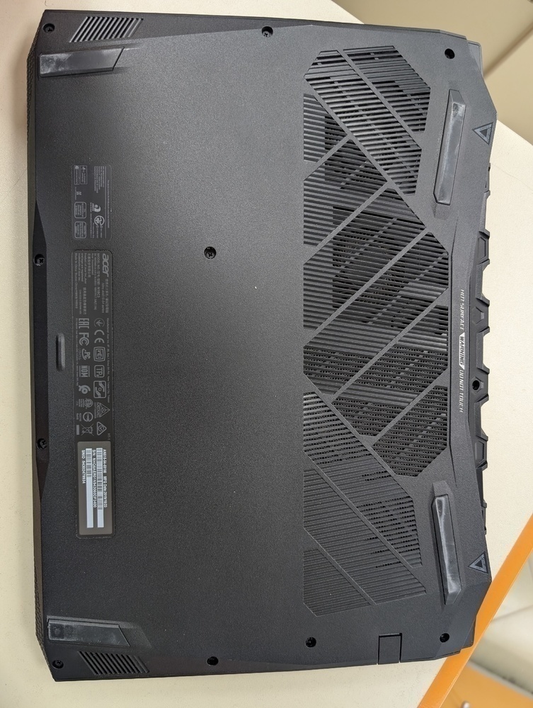 Ноутбук Acer; Core i5-8300H, GeForce GTX 1050 4GB, 8 Гб, 1 Tb, Нет