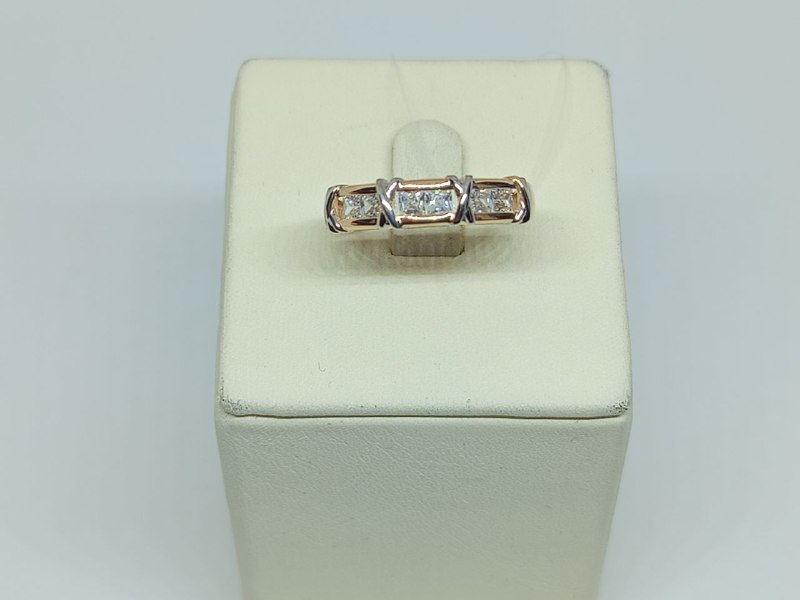 КОЛЬЦО С КАМНЯМИ (Au 585)