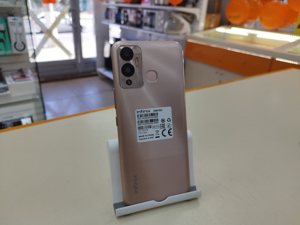 Смартфон Infinix HOT 12 PLAY 4/64
