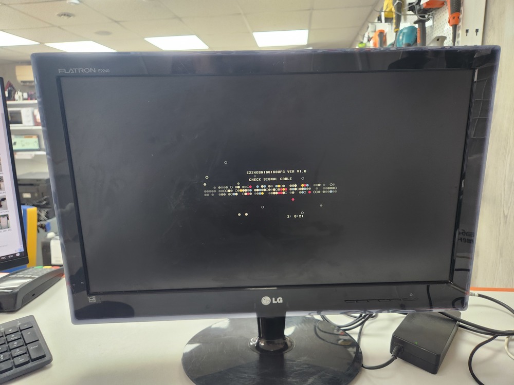 Монитор LG E2240S-PN