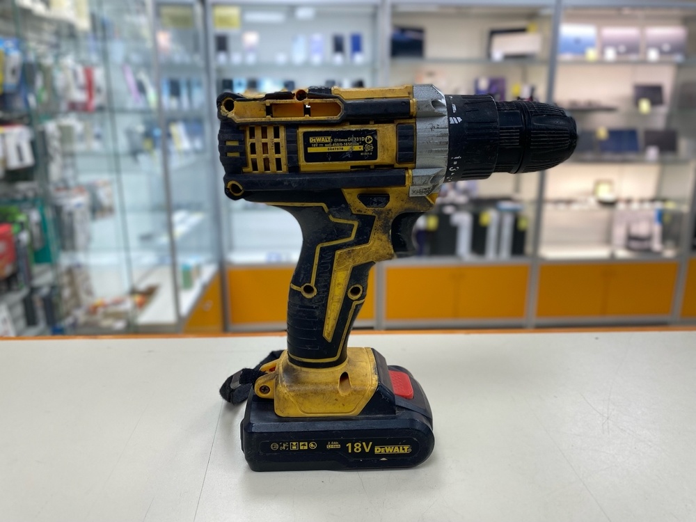 Шуруповерт Dewalt DF 0300