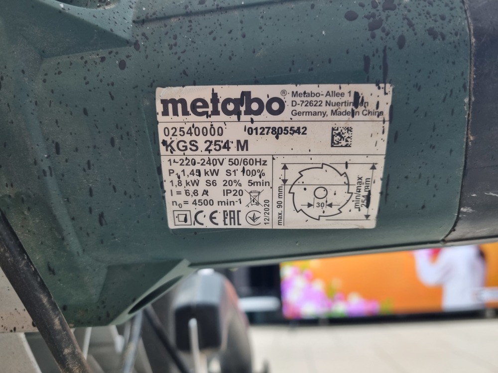 Торцовочная пила Metabo KGS 254M