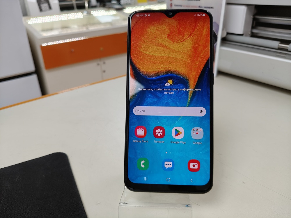 Смартфон Samsung Galaxy A20 3/32