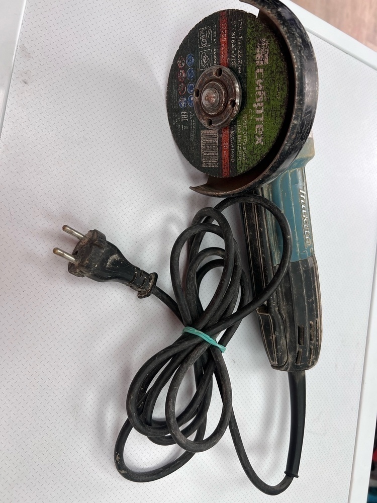 Угловая шлифмашина Makita GA5034