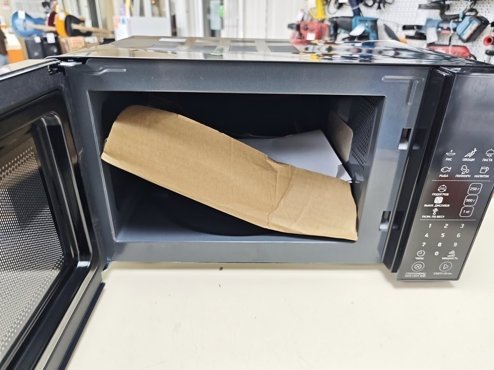 Микроволновая печь BBK 20MWS-806S