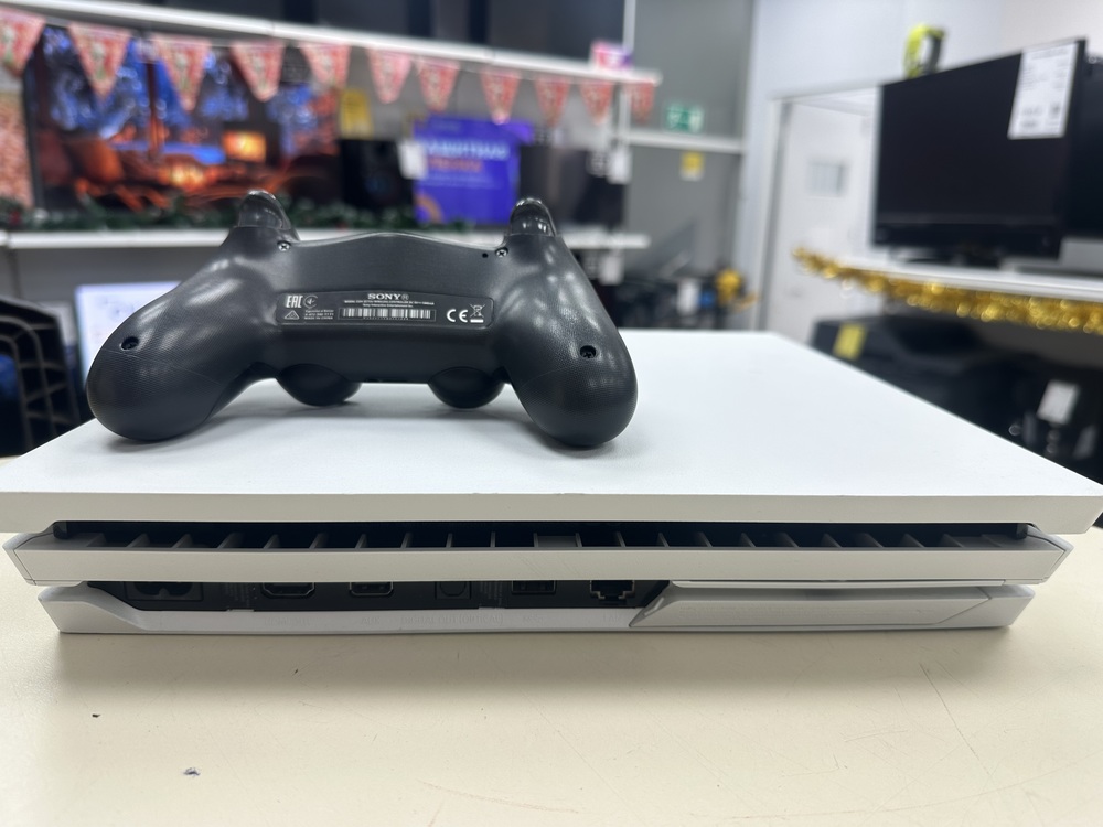 Игровая приставка PlayStation 4 Pro 1Tb