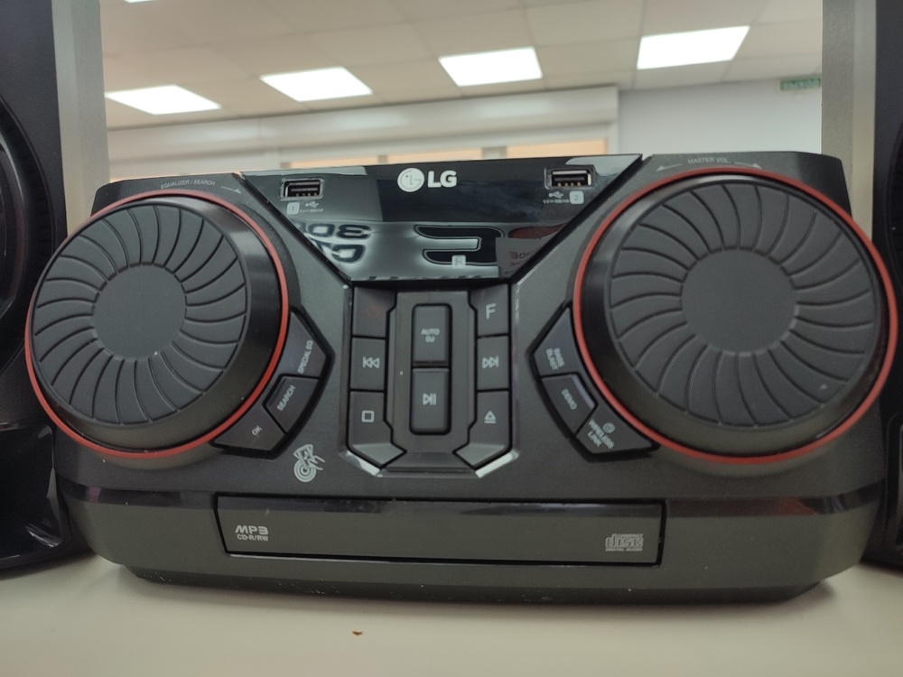 Музыкальный центр LG CK43