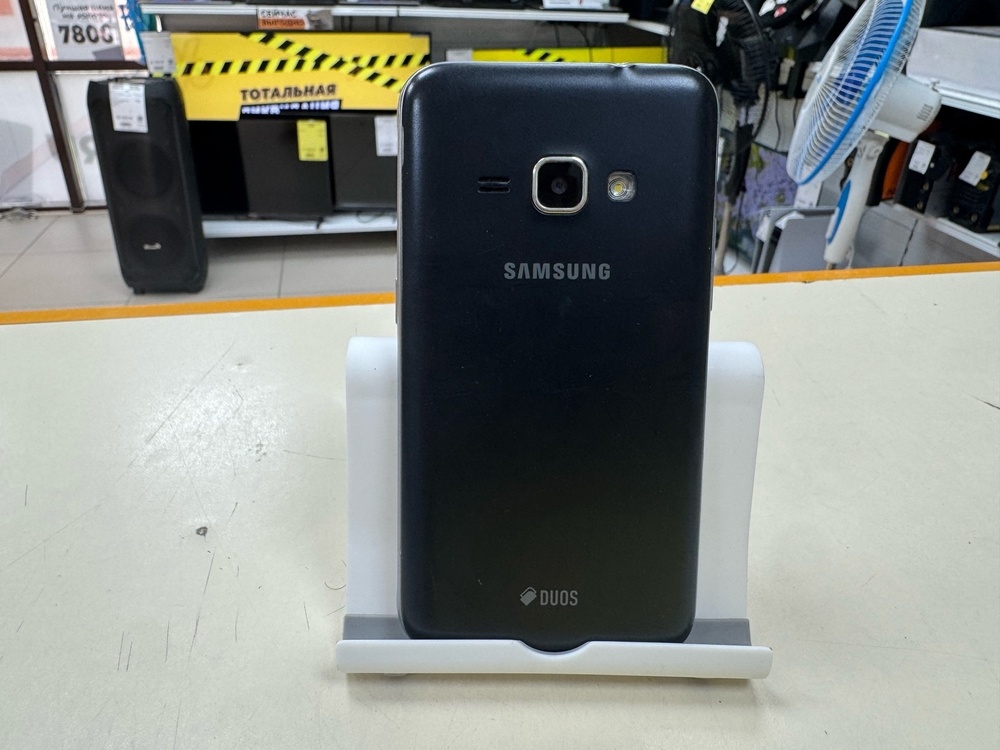 Смартфон Samsung Galaxy J1 2016 1/8