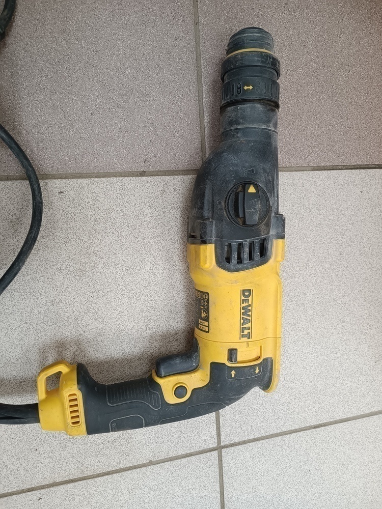 Перфоратор Dewalt D25134;