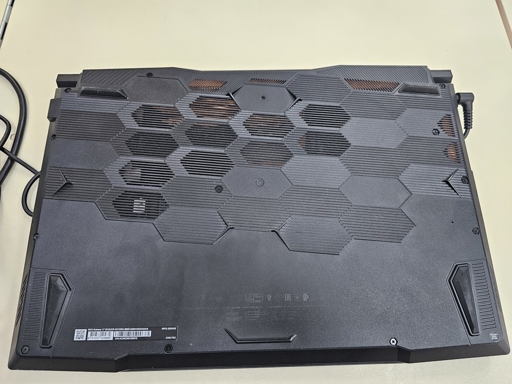Ноутбук MSI Katana 17 B12U; Core I5-12450H, GeForce RTX 3050, 16 Гб, 512 GB, Нет