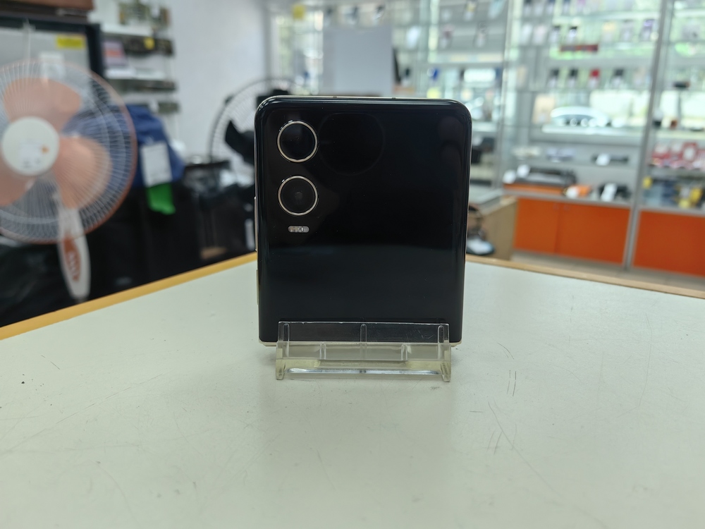 Смартфон Tecno Phantom V Flip 2 8/256