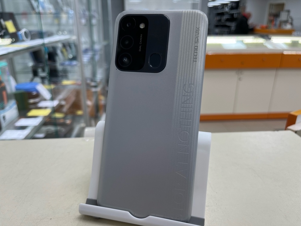 Смартфон Tecno Spark 8C 4/64