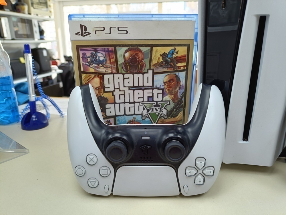 Игровая приставка PlayStation 5 825Gb (С дисководом)