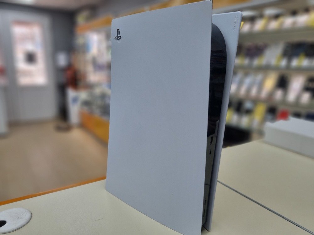 Игровая приставка PlayStation 5 825Gb (С дисководом)